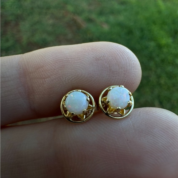 Vintage solid 14k yellow gold genuine opal stud earrings - Picture 14 of 14